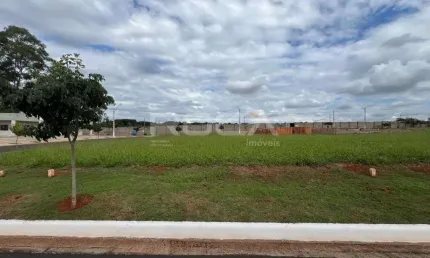 Terreno à venda em condomínio com playground e portaria 24hrs em recanto do sabiá, são carlos