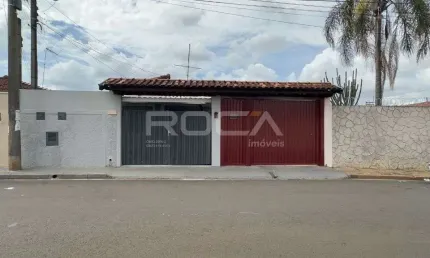 Casa Padrão à venda no Jardim Macarengo, São Carlos - 2 dormitórios, 4 garagens!