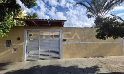 Charmosa casa à venda na Vila Brasília, São Carlos - 3 dormitórios, suíte e 3 vagas de garagem!