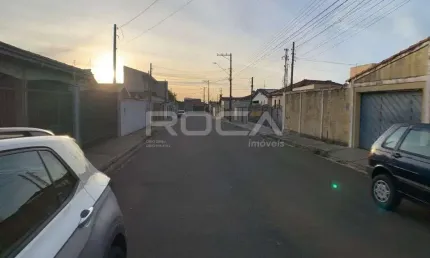 Casa padrão à venda na Vila Brasília, São Carlos - 3 dormitórios e suíte