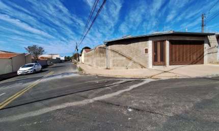 Casa à venda e locação em Americo Alves Margarido, São Carlos