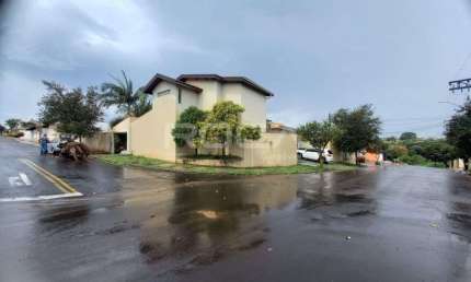 Sobrado de alto padrão com piscina aquecida e jardim no Portal do Sol em São Carlos