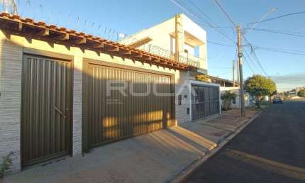 Casa de alto padrão com 3 dormitórios e 2 suítes no Jardim de Cresci - São Carlos