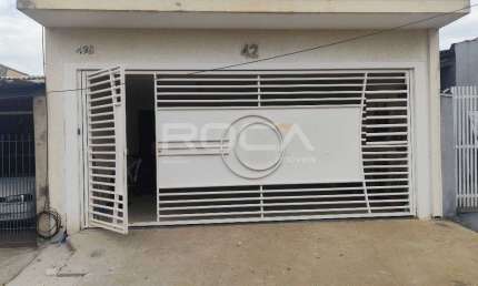 Casa padrão para alugar em São Carlos, com 1 dormitório e garagem