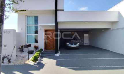 Casa Padrão com 3 Dormitórios para Alugar em Residencial Samambaia, São Carlos