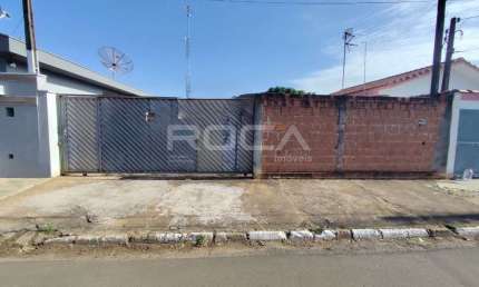 Casa Padrão para Alugar em Água Vermelha, São Carlos - Ótima Localização!
