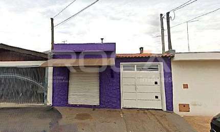 Casa no Bairro Planalto Paraíso em São Carlos - 2 dormitórios, 1 suíte, 2 garagens cobertas