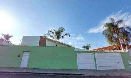 Casa de alto padrão com piscina e ar-condicionado no Jardim Macarengo, São Carlos