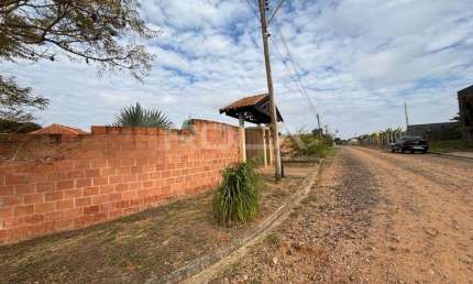 Casa térrea com 2 dormitórios em condomínio na Quinta dos Buritis em São Carlos