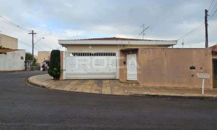 Casa à venda no bairro Jardim das Torres em São Carlos
