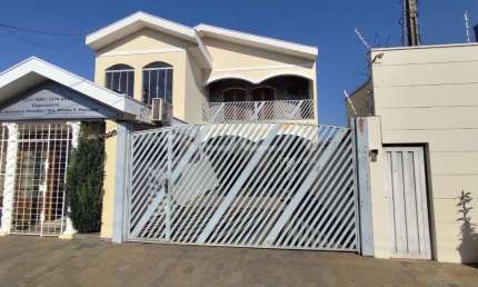 Casa padrão para alugar na Vila Boa Vista, São Carlos - 3 suítes e 4 vagas de garagem!