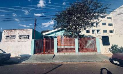 Casa de Luxo à Venda em São Carlos - 2 Dormitórios com Edícula