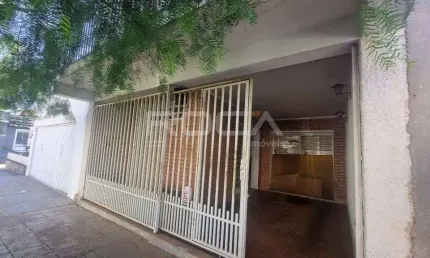 Linda casa à venda no CENTRO de São Carlos com 3 dormitórios e suíte