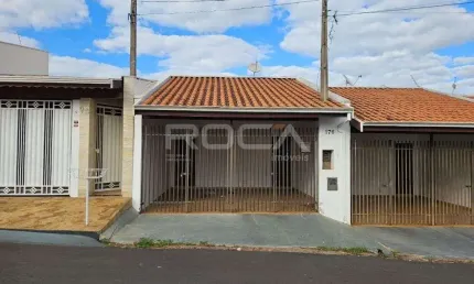 Linda Casa de Padrão com 3 Dormitórios no Jardim Cardinalli, São Carlos