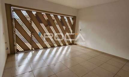 Linda Casa à Venda na Vila Prado, São Carlos - 2 Dormitórios e Suíte