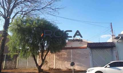 Linda Casa à Venda em Santa Felícia, São Carlos - 3 Dormitórios e Churrasqueira