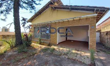 Casa à venda no CENTRO - São Carlos - 3 dormitórios e 4 garagens