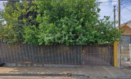 Casa de 3 dormitórios com suíte e canil no CENTRO de São Carlos
