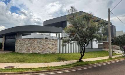 Linda Casa de Alto Padrão em Condomínio Parque Residencial Damha III, São Carlos