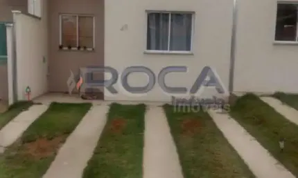 Casa padrão à venda no Centro de Água Vermelha - 2 dormitórios e canil