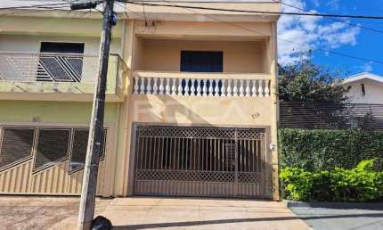 Linda Casa de Padrão com 2 Dormitórios e Churrasqueira na Vila Conceição