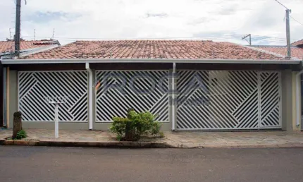 Casa padrão à venda na vila prado, são carlos: 2 dormitórios, churrasqueira e garagem coberta.