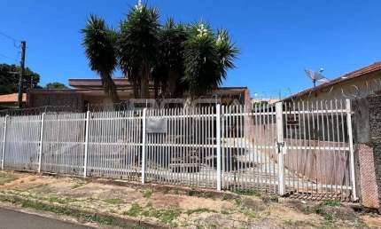 Casa à venda no Jardim Paulista, São Carlos - 2 dormitórios e garagem coberta!