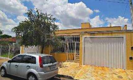 Casa de alto padrão com piscina no Jardim Macarengo, São Carlos