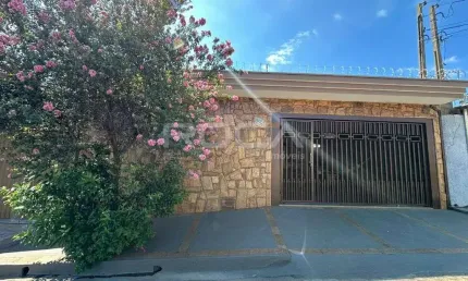 Casa à venda na Vila Prado, São Carlos - 3 dormitórios, 1 suíte, 3 banheiros