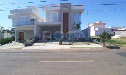 Casa de alto padrão com piscina em condomínio no Residencial Quebec, São Carlos