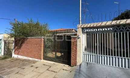 Casa padrão com 3 dormitórios na Vila Costa do Sol, São Carlos