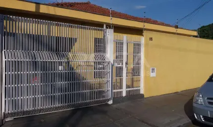 Casa padrão à venda em Lagoa Serena, São Carlos - 3 dormitórios, canil e depósito!