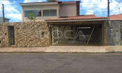 Casa de luxo em Planalto Paraíso: 4 dormitórios, piscina e churrasqueira
