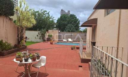 Casa de alto padrão para alugar no CENTRO de São Carlos | 4 dormitórios, 2 suítes