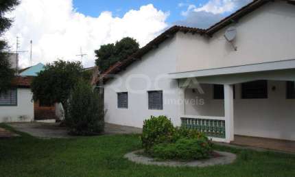 Casa Padrão com 3 dormitórios e piscina em Santa Felícia, São Carlos