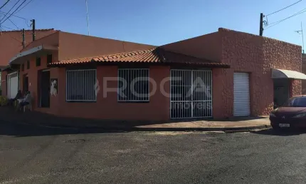 Casa à venda no Douradinho, São Carlos: 2 dormitórios, 3 garagens