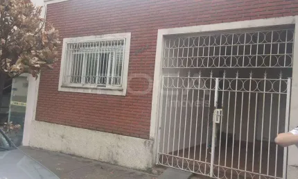 Casa padrão à venda no Centro de São Carlos - 3 dormitórios!