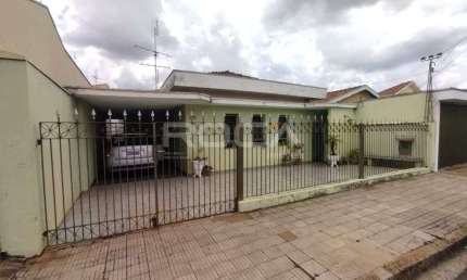 Casa à venda na Vila Prado em São Carlos: 3 dormitórios, 2 banheiros, 3 garagens