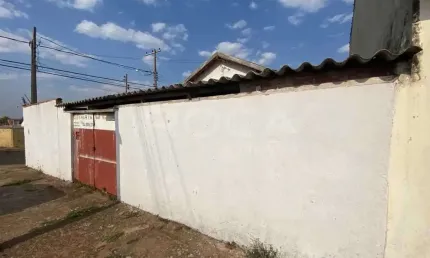 Casa padrão à venda no Jardim Beatriz, São Carlos | 2 dormitórios e 2 garagens