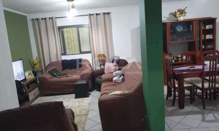 Casa à venda no Jardim Nova São Carlos: 3 dormitórios, suíte e 2 garagens cobertas