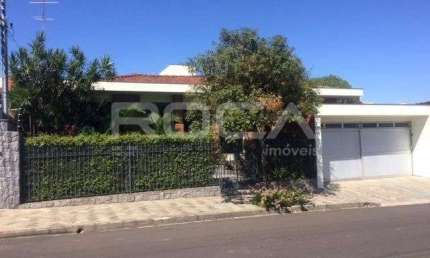 Casa de alto padrão com piscina aquecida e jacuzzi no Centro de São Carlos