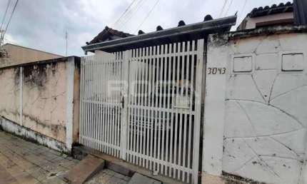 Linda casa à venda e locação no Jardim São Carlos, São Carlos - 2 dormitórios!