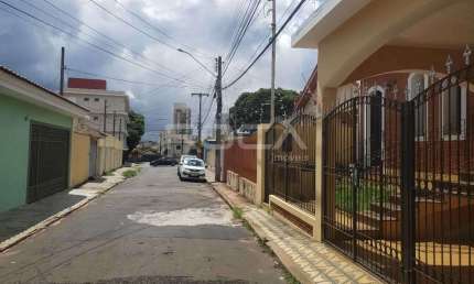 Casa Padrão de 3 Dormitórios no Bairro Cidade Jardim em São Carlos