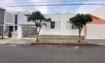 Casa padrão de 3 dormitórios no CENTRO de São Carlos