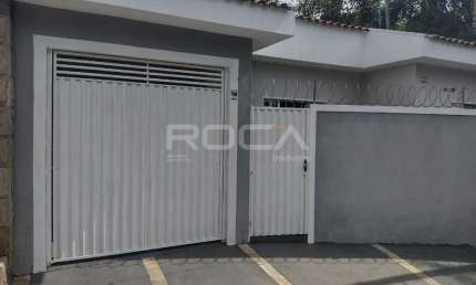 Casa à venda em São Carlos: 2 dormitórios, suíte e churrasqueira!
