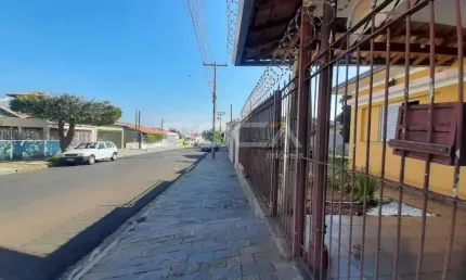 Casa à venda na Vila Carmem, São Carlos: 3 dormitórios, garagem coberta