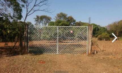 Chácara aconchegante à venda em São Carlos - 1 dormitório e amplo terreno