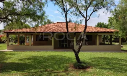 Chácara à venda em São Carlos com 4 dormitórios e piscina!