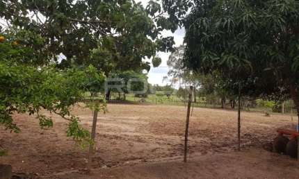 Encantador Sítio à Venda em São Carlos - 2 dormitórios, cozinha, sala e canil