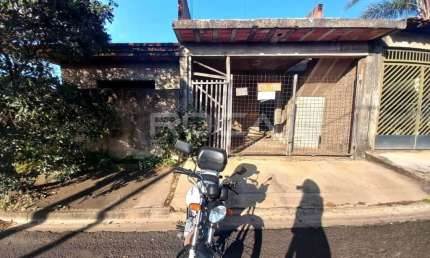 Casa padrão à venda com 3 dormitórios no bairro Douradinho, São Carlos